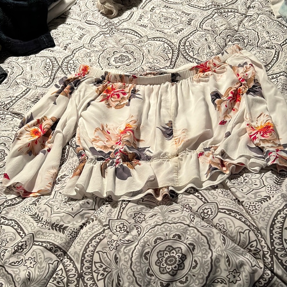 Floral off the shoulders crop top